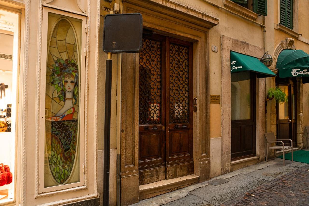 Domus Verona - Incantevole Residenza Difronte A Casa Giulietta Ngoại thất bức ảnh