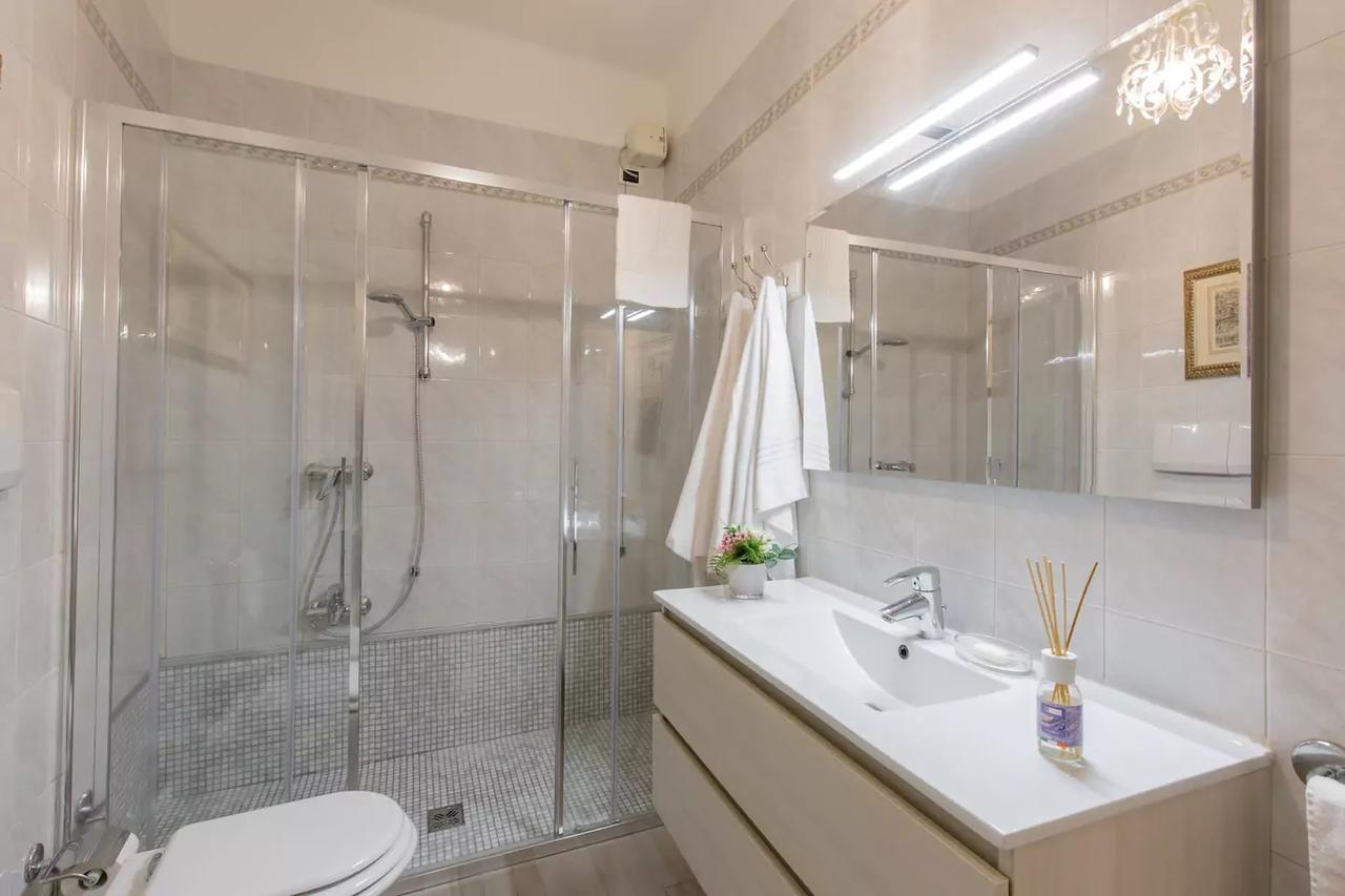 Domus Verona - Incantevole Residenza Difronte A Casa Giulietta Ngoại thất bức ảnh